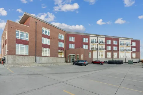 120 Twin Steeples Circle NE #307 Dyersville IA 52040