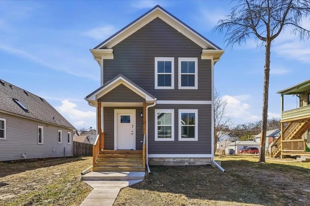 2527 Washington Dubuque IA 52001