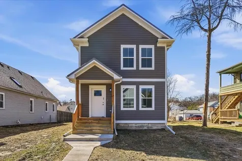 2527 Washington Dubuque IA 52001