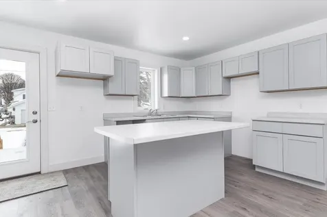 2527 Washington Dubuque IA 52001