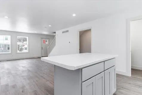 2527 Washington Dubuque IA 52001