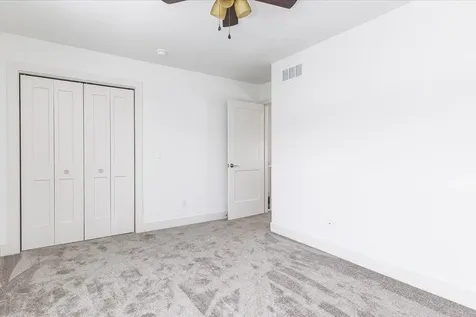 2527 Washington Dubuque IA 52001
