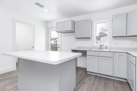 2527 Washington Dubuque IA 52001