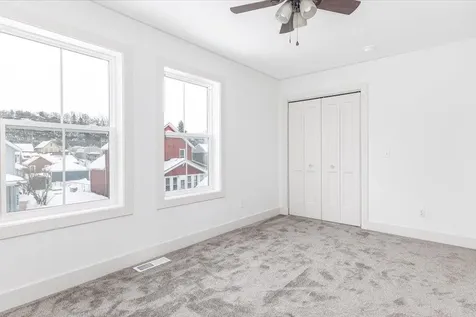 2527 Washington Dubuque IA 52001