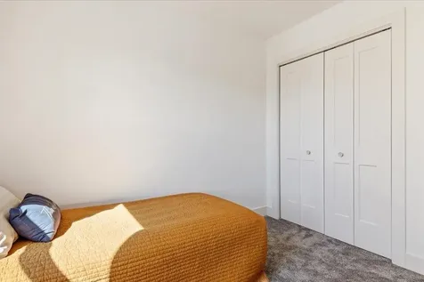2527 Washington Dubuque IA 52001