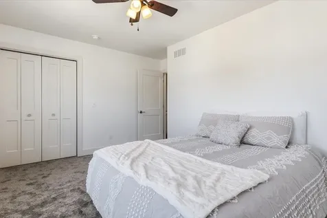 2527 Washington Dubuque IA 52001