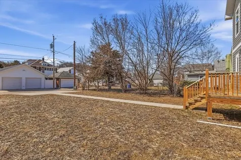 2527 Washington Dubuque IA 52001