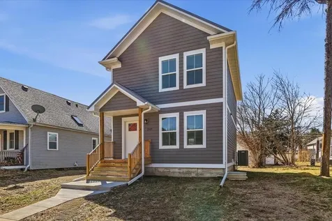 2527 Washington Dubuque IA 52001