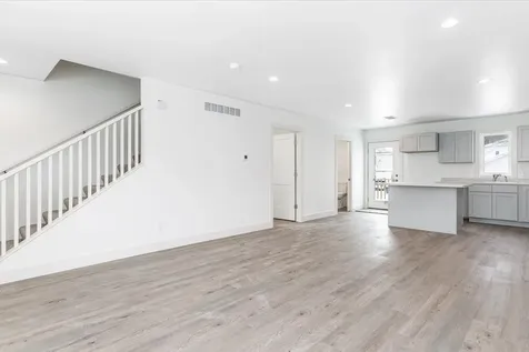 2527 Washington Dubuque IA 52001