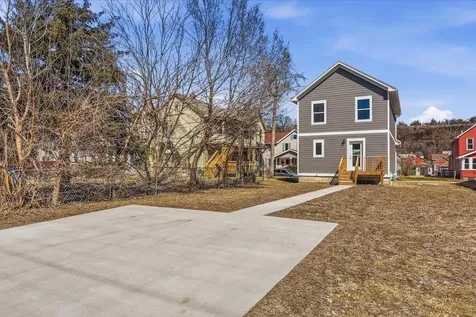 2527 Washington Dubuque IA 52001