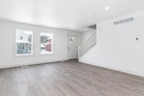 2527 Washington Dubuque IA 52001