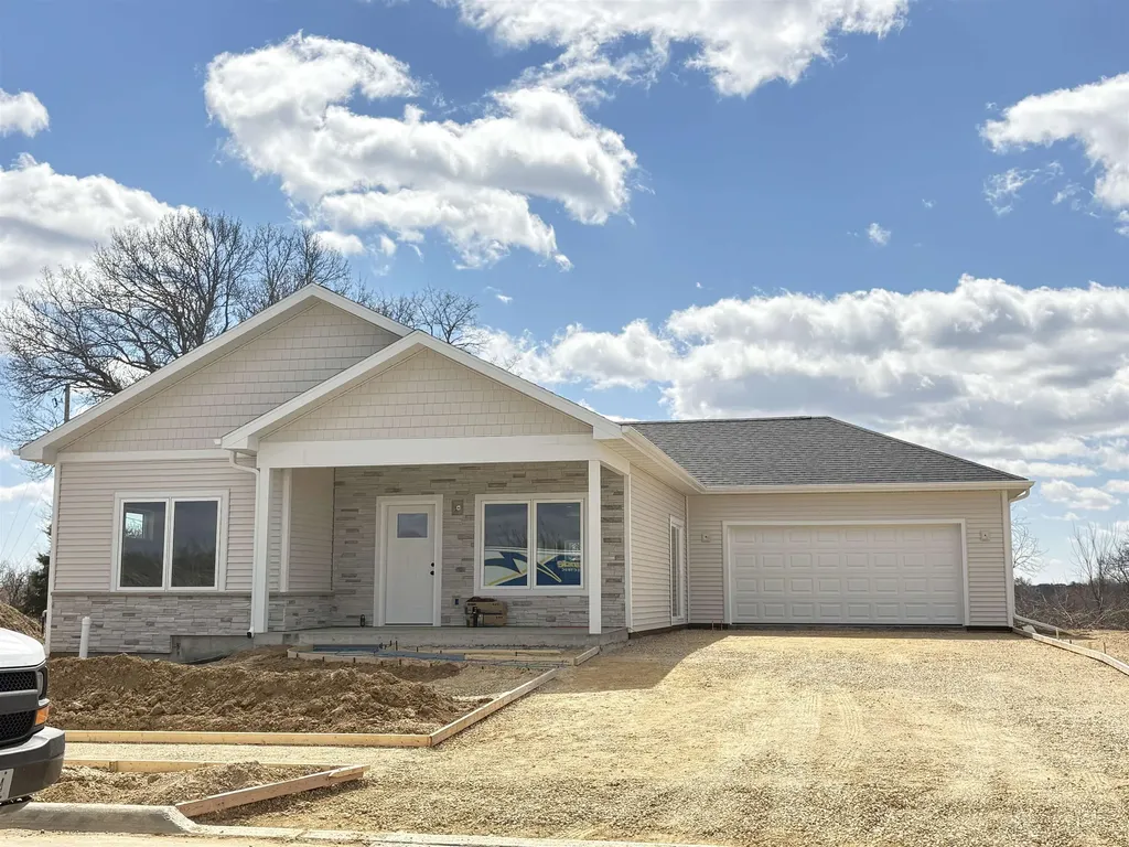 2484 Tiffany Dubuque IA 52001