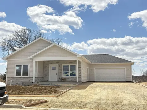 2484 Tiffany Dubuque IA 52001