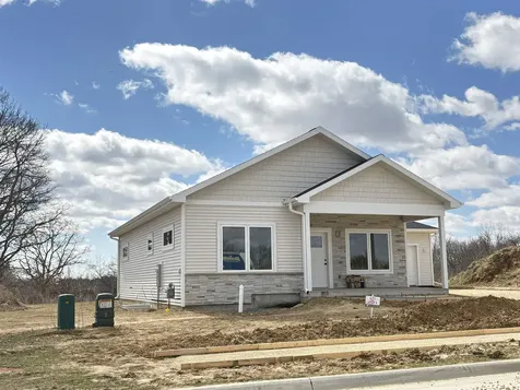 2484 Tiffany Dubuque IA 52001