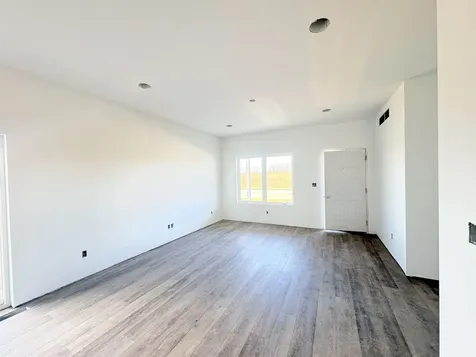 2484 Tiffany Dubuque IA 52001