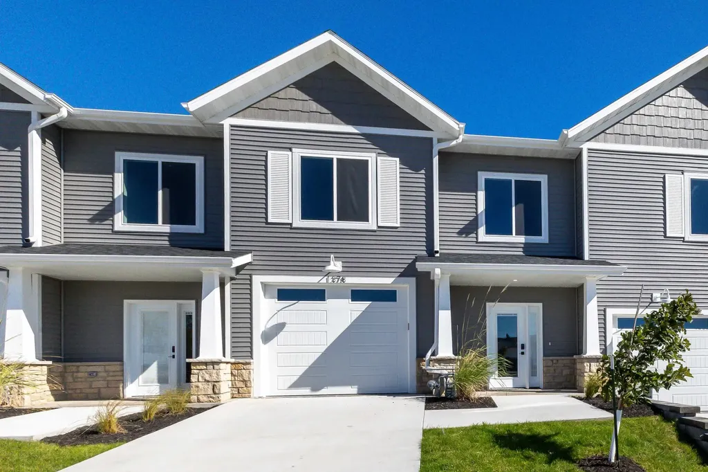 1378 Autumn Ridge Dubuque IA 52003