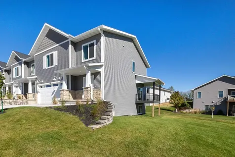 1380 Autumn Ridge Dubuque IA 52003