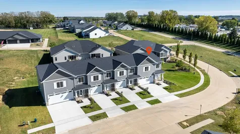 1380 Autumn Ridge Dubuque IA 52003