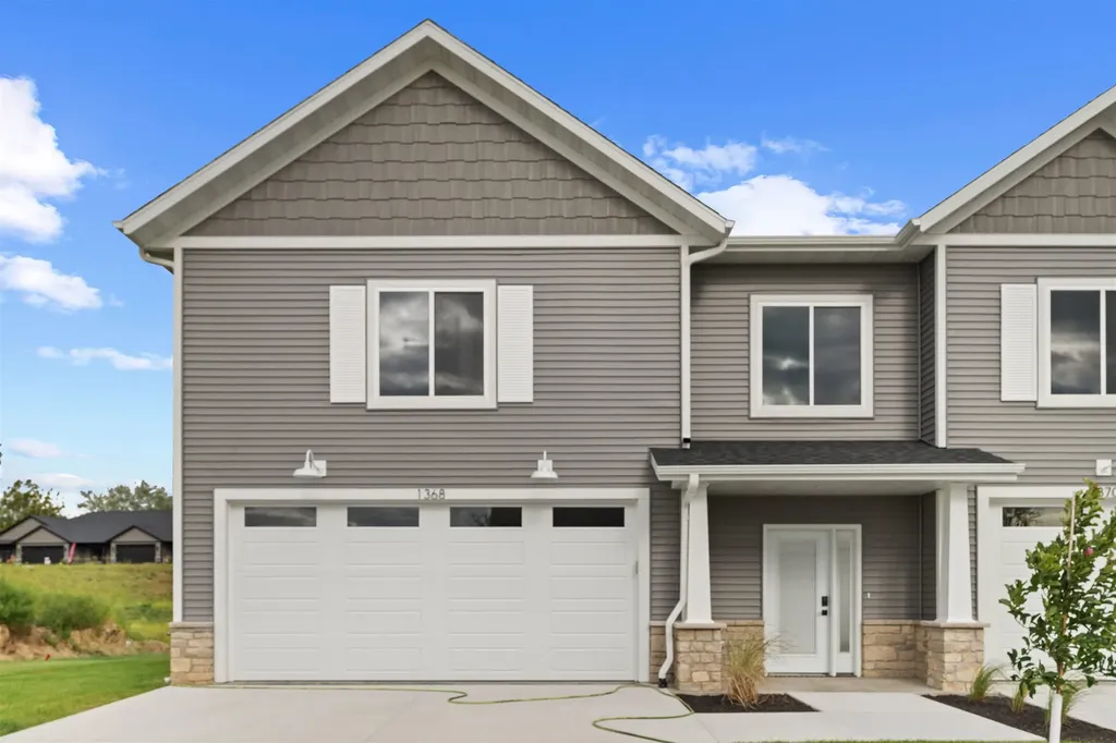 1368 Autumn Ridge Dubuque IA 52003
