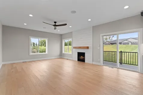 1368 Autumn Ridge Dubuque IA 52003