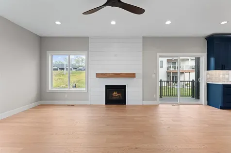 1368 Autumn Ridge Dubuque IA 52003