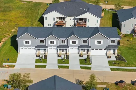 1368 Autumn Ridge Dubuque IA 52003