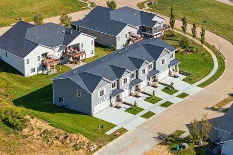 1368 Autumn Ridge Dubuque IA 52003