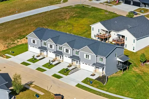 1368 Autumn Ridge Dubuque IA 52003