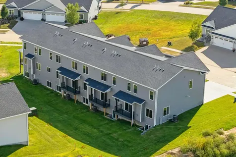 1368 Autumn Ridge Dubuque IA 52003