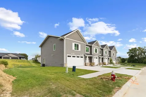 1368 Autumn Ridge Dubuque IA 52003