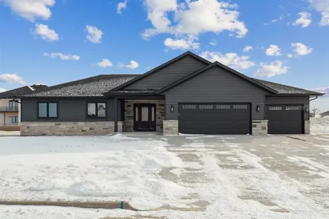 141 SE Mulberry Cascade IA 52033