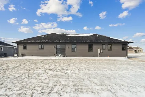 141 SE Mulberry Cascade IA 52033