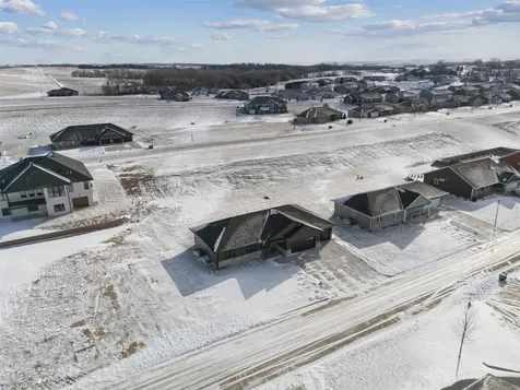 141 SE Mulberry Cascade IA 52033