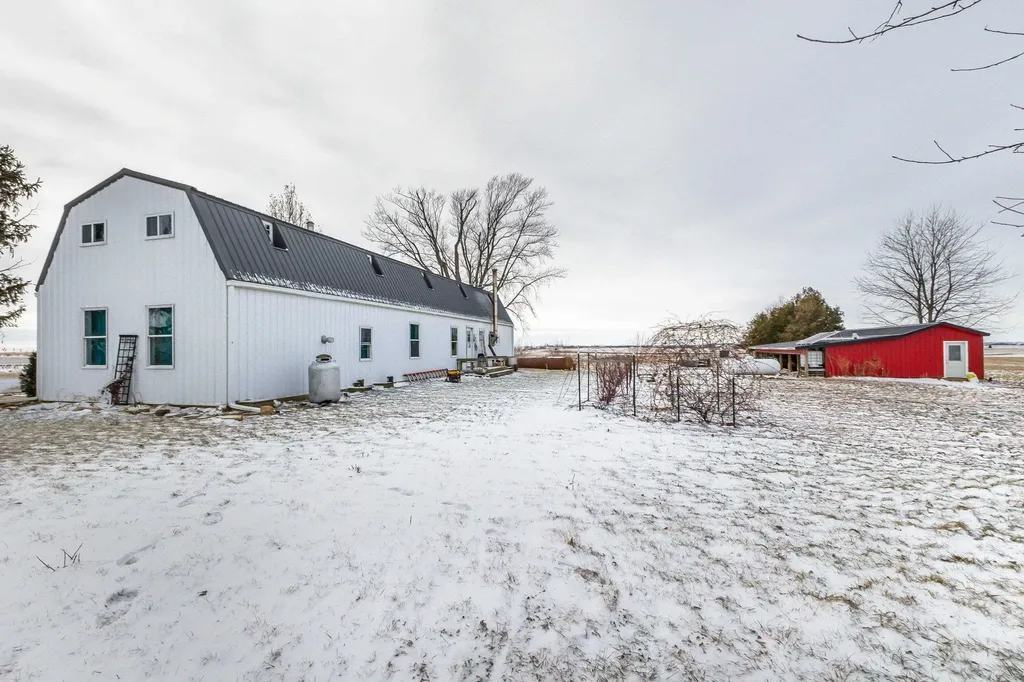 2405 Pheasant Hopkinton IA 52237