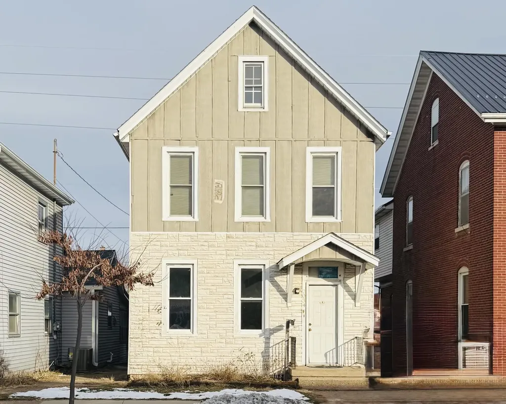 2034 Jackson Dubuque IA 52001