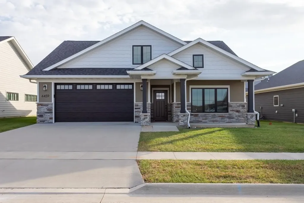 4459 Ewing Dubuque IA 52002