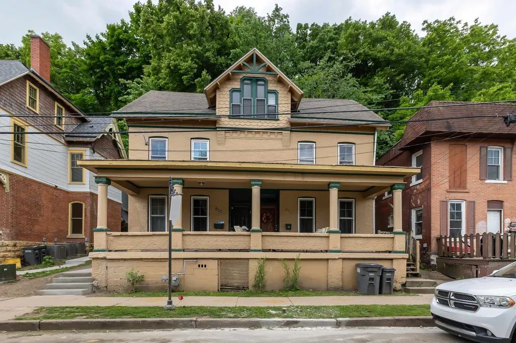 364 W Locust Dubuque IA 52001