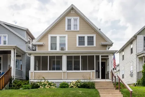 1081 Center Dubuque IA 52001