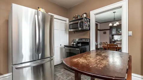 1081 Center Dubuque IA 52001