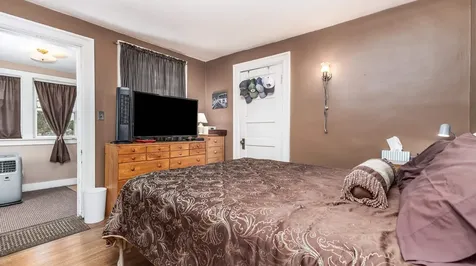 1081 Center Dubuque IA 52001