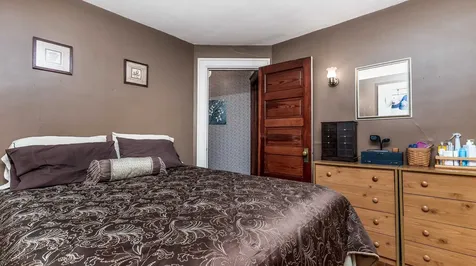 1081 Center Dubuque IA 52001