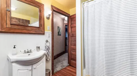 1081 Center Dubuque IA 52001