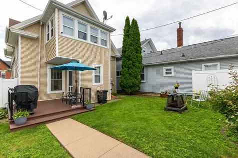 1081 Center Dubuque IA 52001