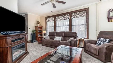 1081 Center Dubuque IA 52001