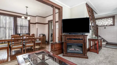 1081 Center Dubuque IA 52001