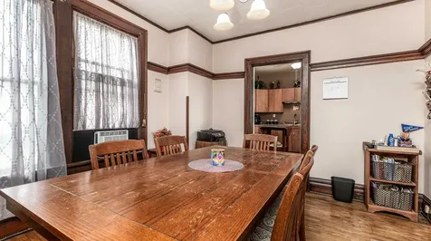 1081 Center Dubuque IA 52001