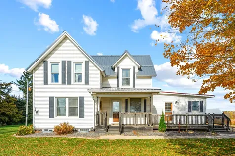 8212 98th Wyoming IA 52362