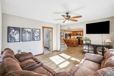 8212 98th Wyoming IA 52362