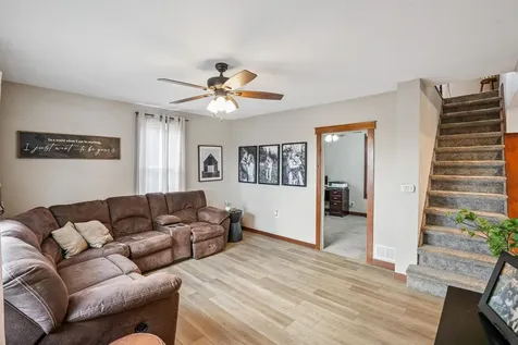 8212 98th Wyoming IA 52362
