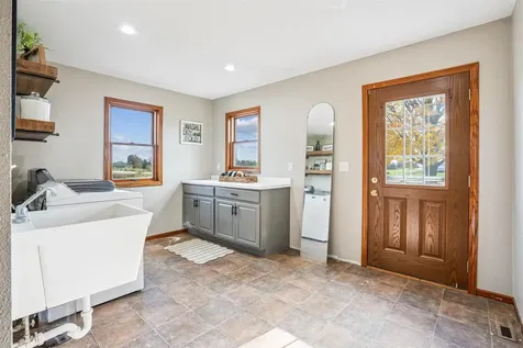 8212 98th Wyoming IA 52362